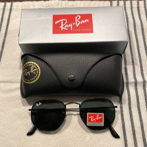 NEW Ray-Ban Hexagonal Flat Sunglasses. Black/Black RB3548